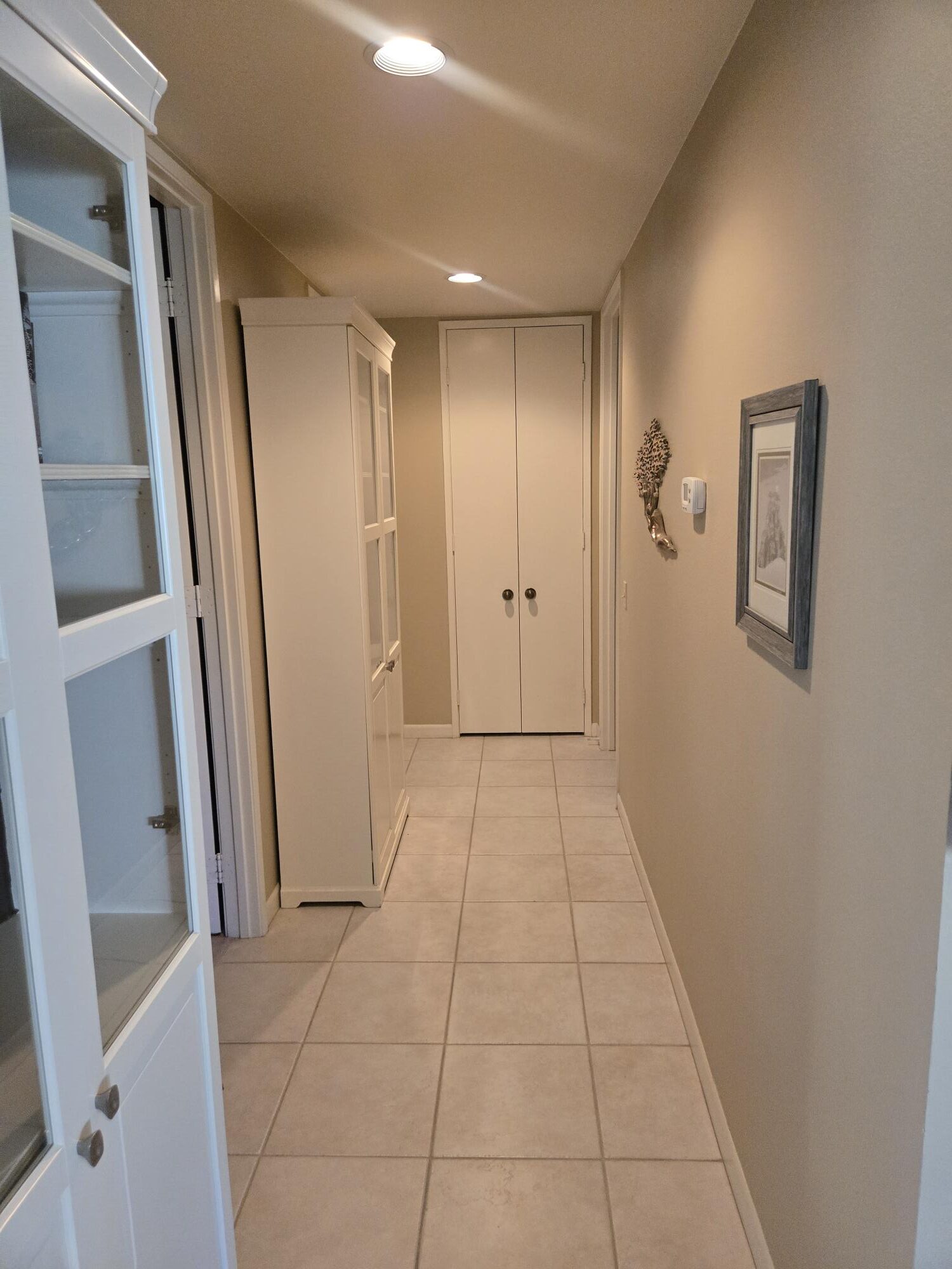 #571 – COMFORTABLE 2-BEDROOM, END-UNIT CONDO, WEST FACING PATIO WITH UPGRADES.  RENTED FOR 26-27 SEASON