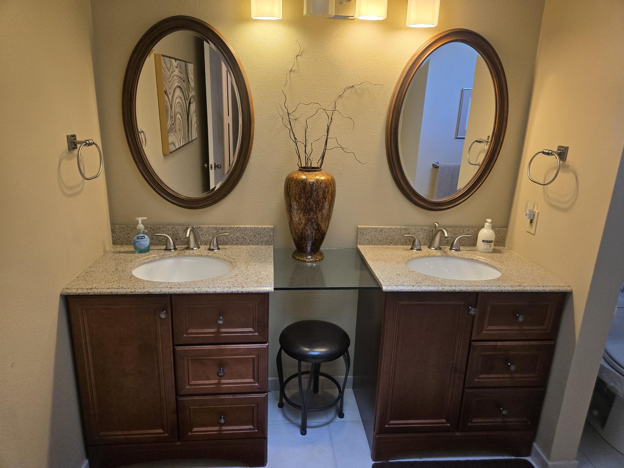 #571 – COMFORTABLE 2-BEDROOM, END-UNIT CONDO, WEST FACING PATIO WITH UPGRADES.  RENTED FOR 26-27 SEASON