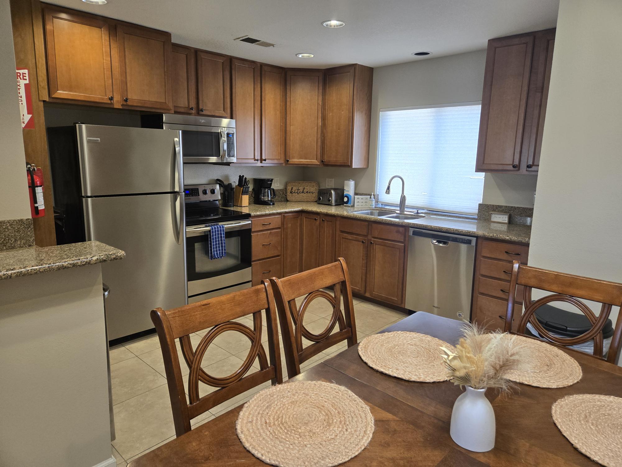 #923 – 3 BEDROOM, 2 BATH UPDATED CONDO WITH FANTASTIC VIEWS!  AVAILABLE JANUARY 2027 – PET FRIENDLY