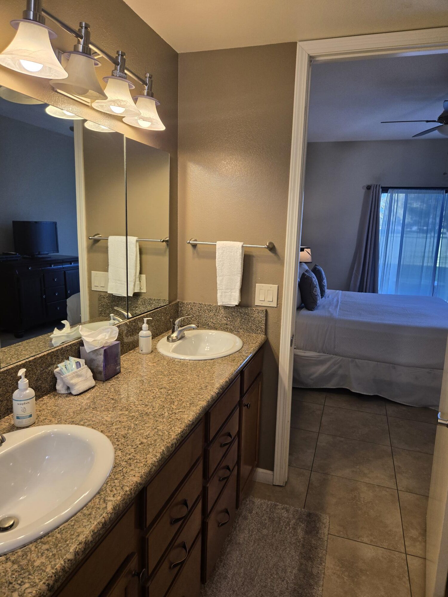 #923 – 3 BEDROOM, 2 BATH UPDATED CONDO WITH FANTASTIC VIEWS!  AVAILABLE JANUARY 2027 – PET FRIENDLY