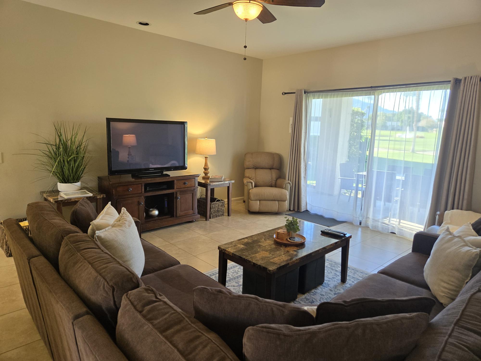 #923 – 3 BEDROOM, 2 BATH UPDATED CONDO WITH FANTASTIC VIEWS!  AVAILABLE JANUARY 2027 – PET FRIENDLY