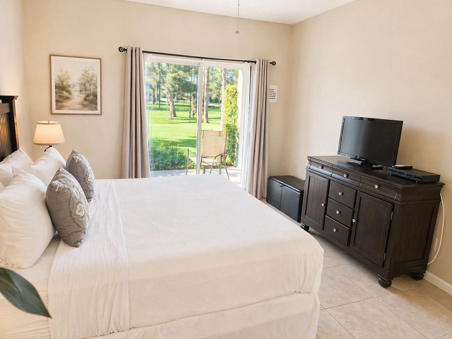 #923 – 3 BEDROOM, 2 BATH UPDATED CONDO WITH FANTASTIC VIEWS!  AVAILABLE JANUARY 2027 – PET FRIENDLY