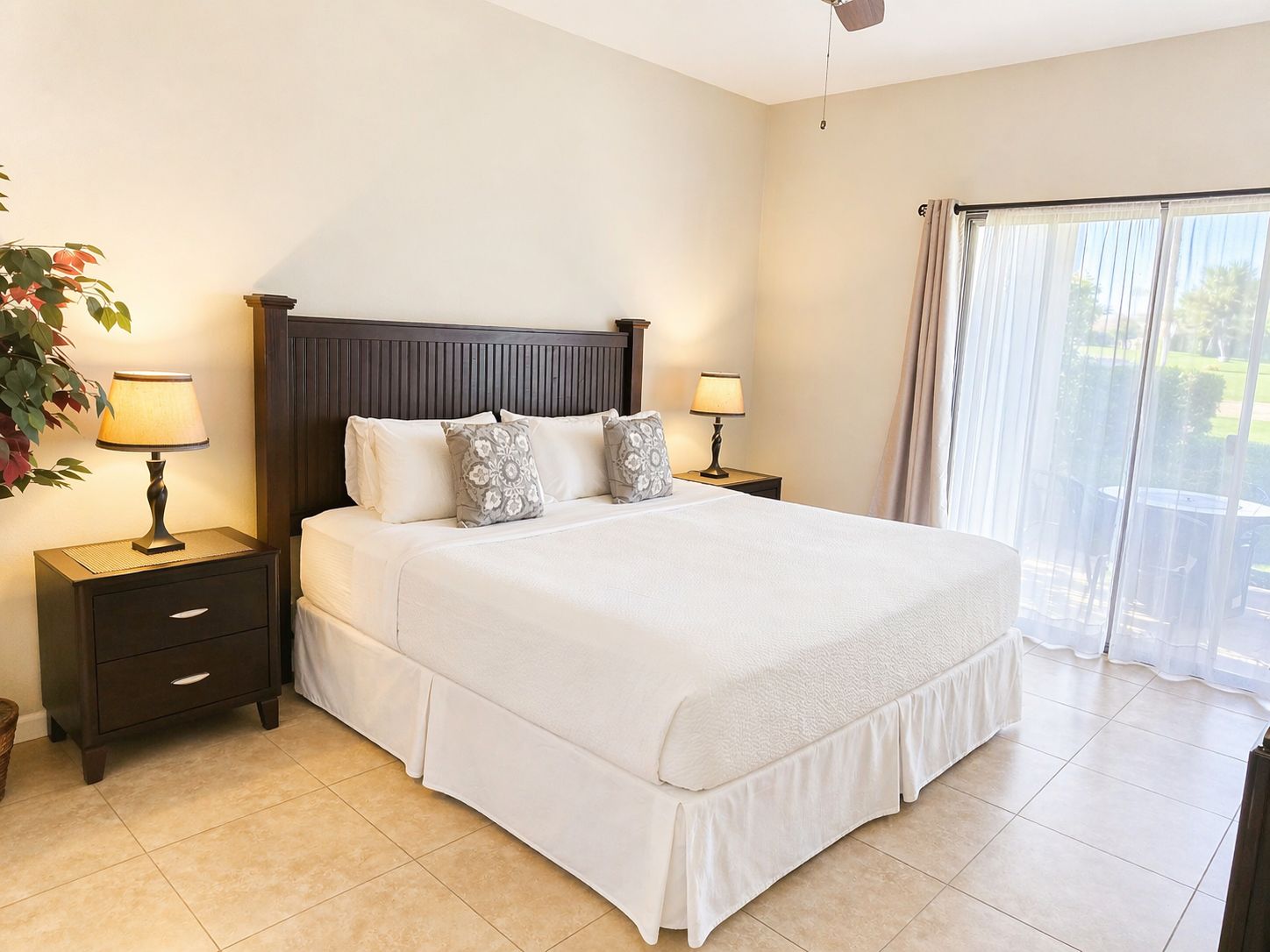 #923 – 3 BEDROOM, 2 BATH UPDATED CONDO WITH FANTASTIC VIEWS!  AVAILABLE JANUARY 2027 – PET FRIENDLY