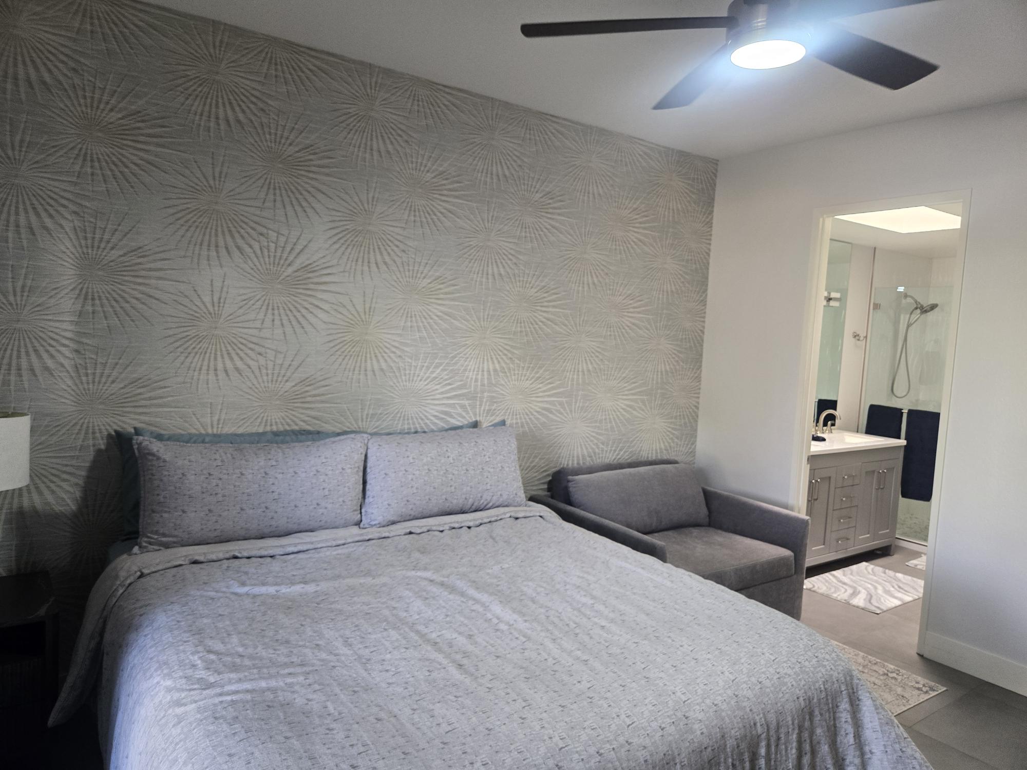 #600 – AMAZING REMODEL – 2 BEDROOM REMODELED CONDO – CUL-DE-SAC STREET – STEPS TO POOL – AVAILABLE: DEC