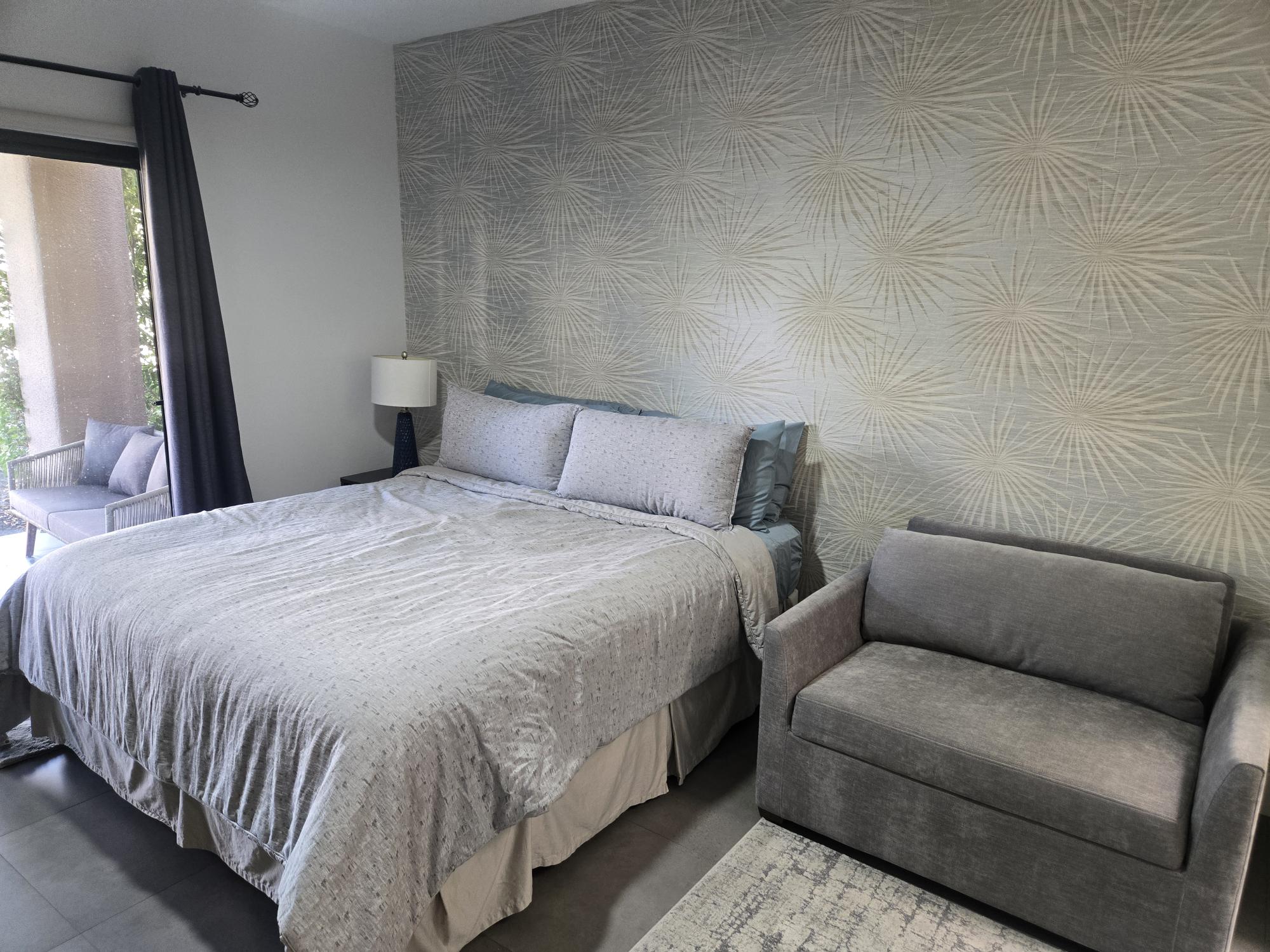 #600 – AMAZING REMODEL – 2 BEDROOM REMODELED CONDO – CUL-DE-SAC STREET – STEPS TO POOL – AVAILABLE: DEC