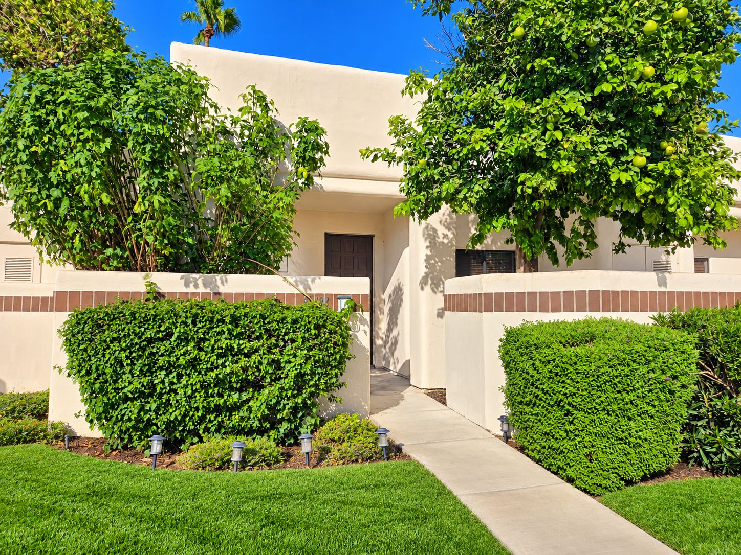 #488 – 2-BEDROOM W/ DINING ROOM or 3rd GUEST ROOM CONDO, REMODELED AND BEAUTIFUL – AVAILABLE:  JAN 2027