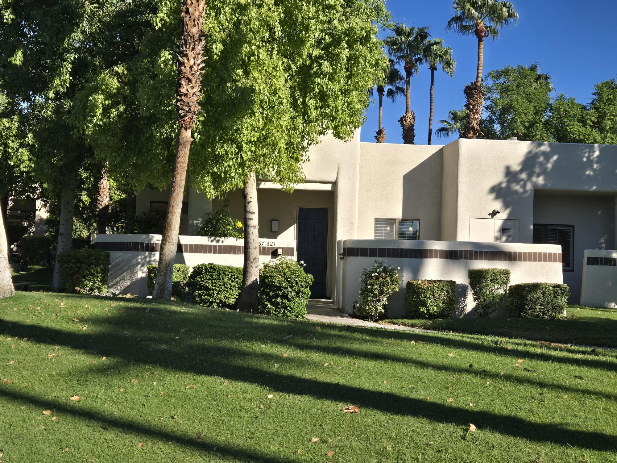 #621  BEAUTIFULLY REMODELED 3 BEDROOM CONDO-END UNIT – AVAILABLE:  JAN-APRIL