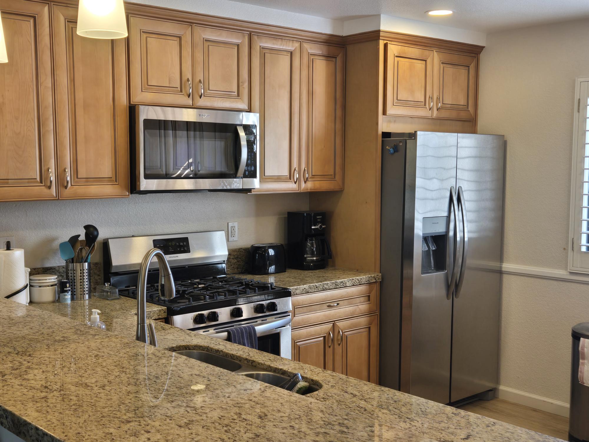 #621  BEAUTIFULLY REMODELED 3 BEDROOM CONDO-END UNIT – AVAILABLE:  JAN-APRIL