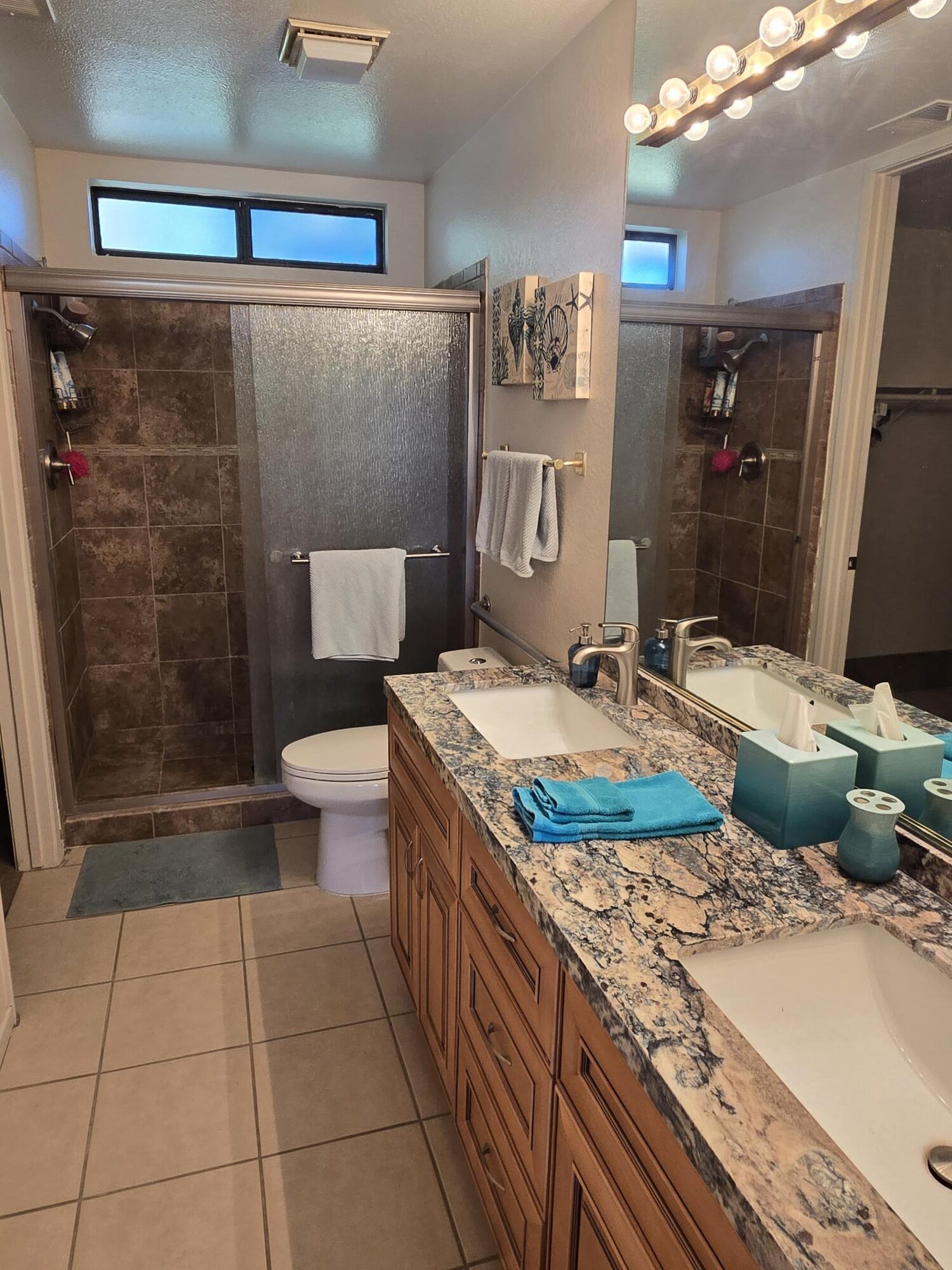 #621  BEAUTIFULLY REMODELED 3 BEDROOM CONDO-END UNIT – AVAILABLE:  JAN-APRIL
