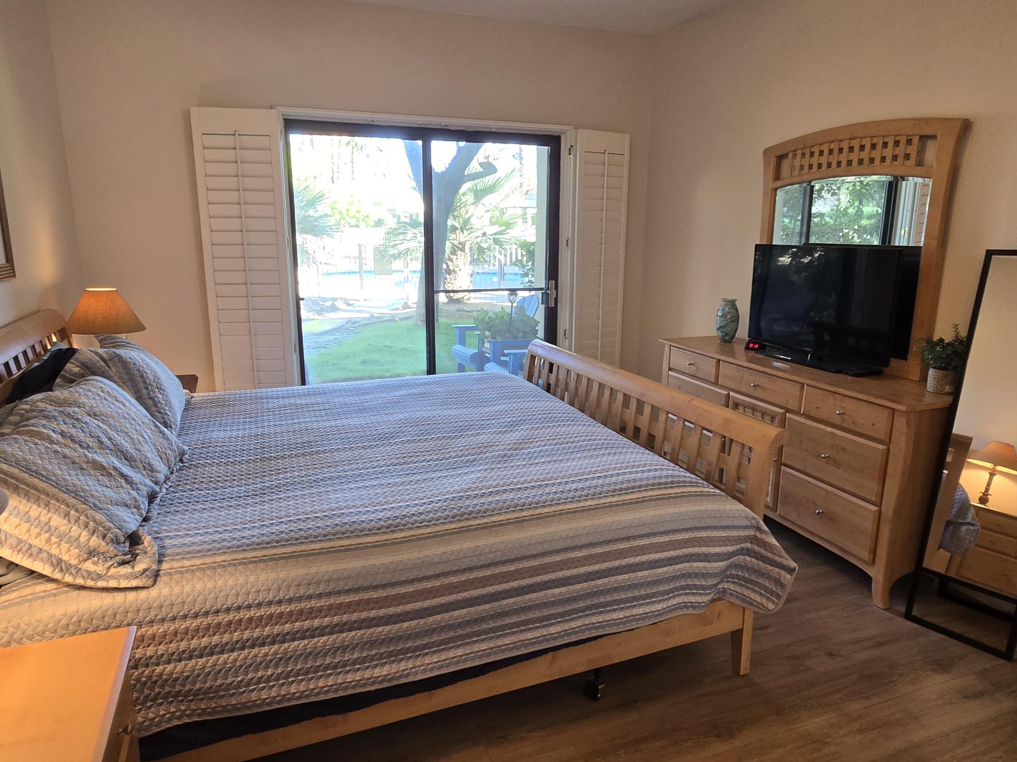 #621  BEAUTIFULLY REMODELED 3 BEDROOM CONDO-END UNIT – AVAILABLE:  JAN-APRIL