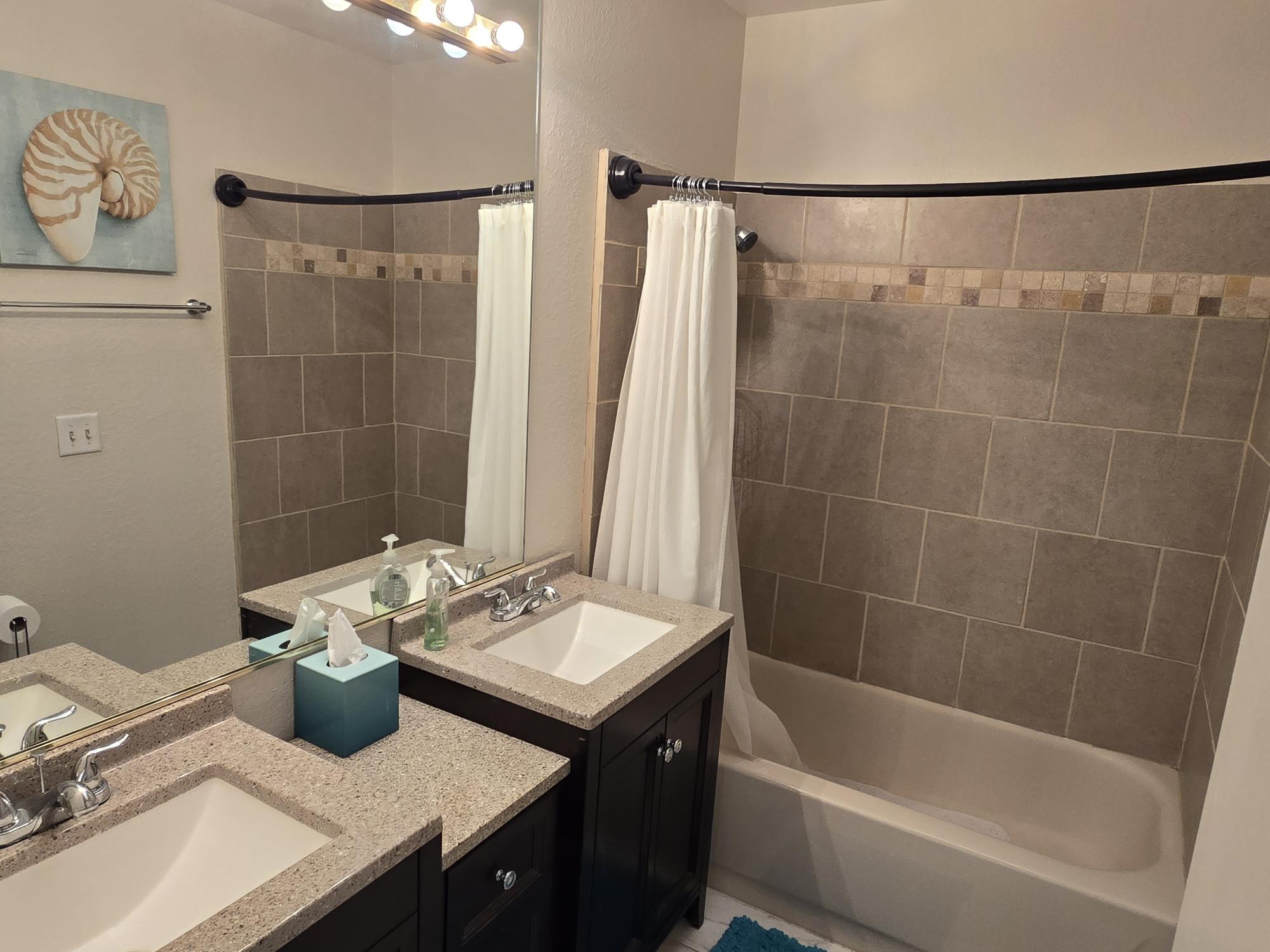 #621  BEAUTIFULLY REMODELED 3 BEDROOM CONDO-END UNIT – AVAILABLE:  JAN-APRIL
