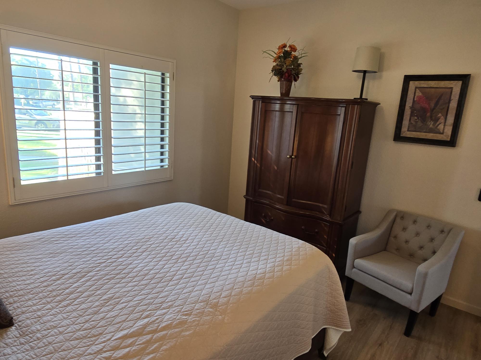 #621  BEAUTIFULLY REMODELED 3 BEDROOM CONDO-END UNIT – AVAILABLE:  JAN-APRIL