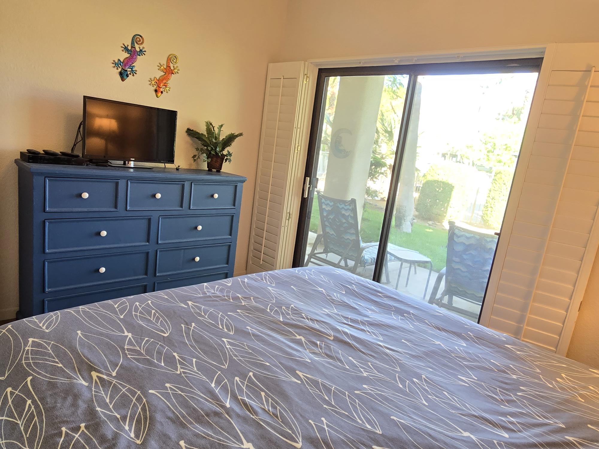 #621  BEAUTIFULLY REMODELED 3 BEDROOM CONDO-END UNIT – AVAILABLE:  JAN-APRIL