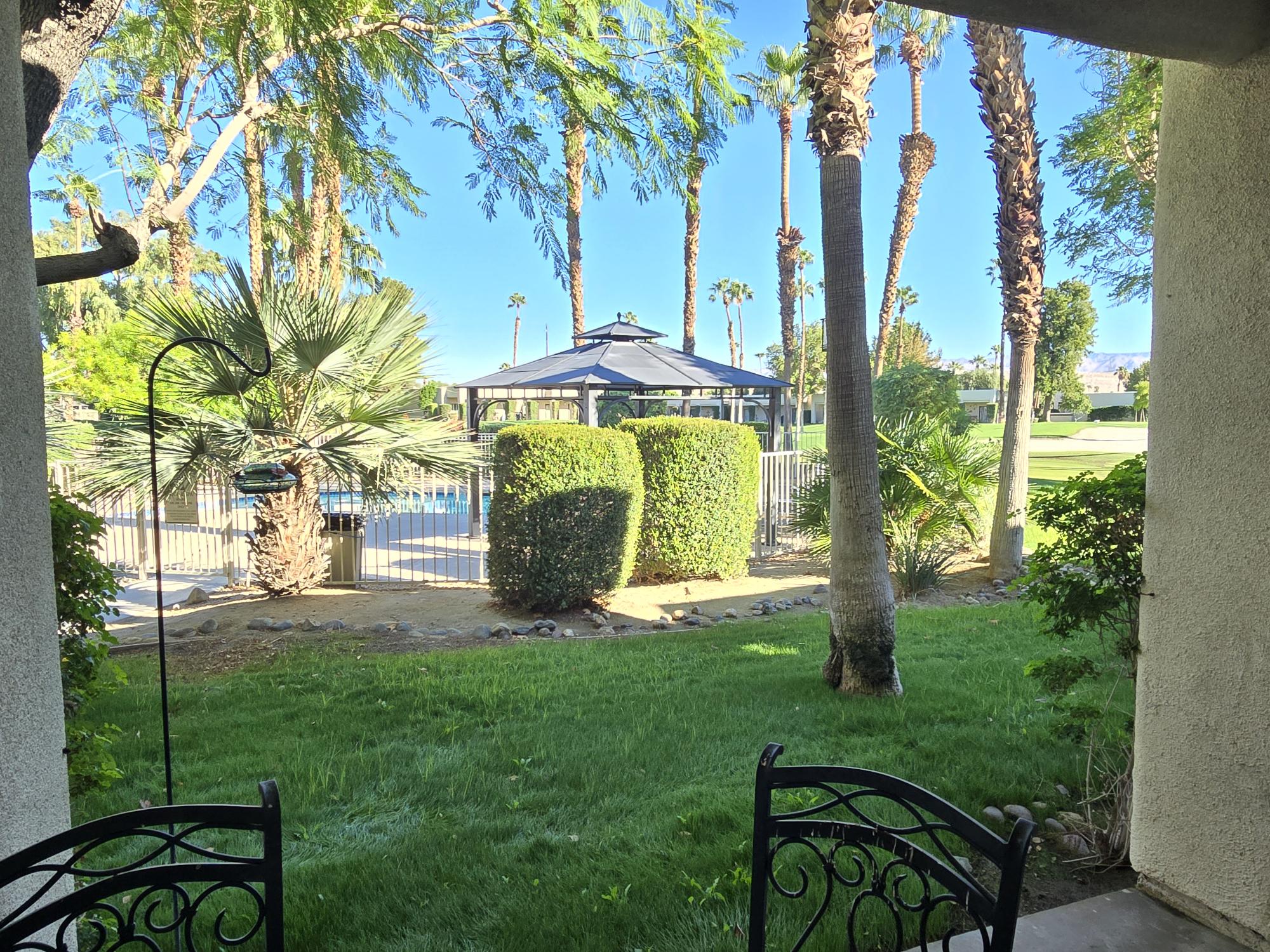 #621  BEAUTIFULLY REMODELED 3 BEDROOM CONDO-END UNIT – AVAILABLE:  JAN-APRIL