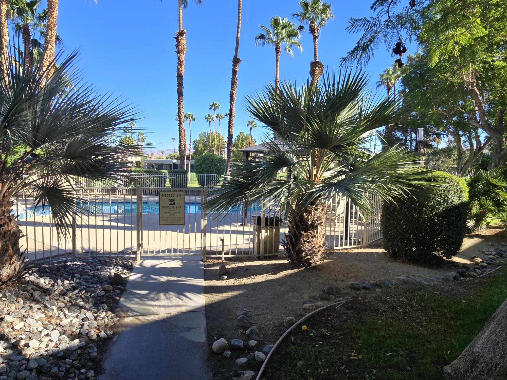#621  BEAUTIFULLY REMODELED 3 BEDROOM CONDO-END UNIT – AVAILABLE:  JAN-APRIL