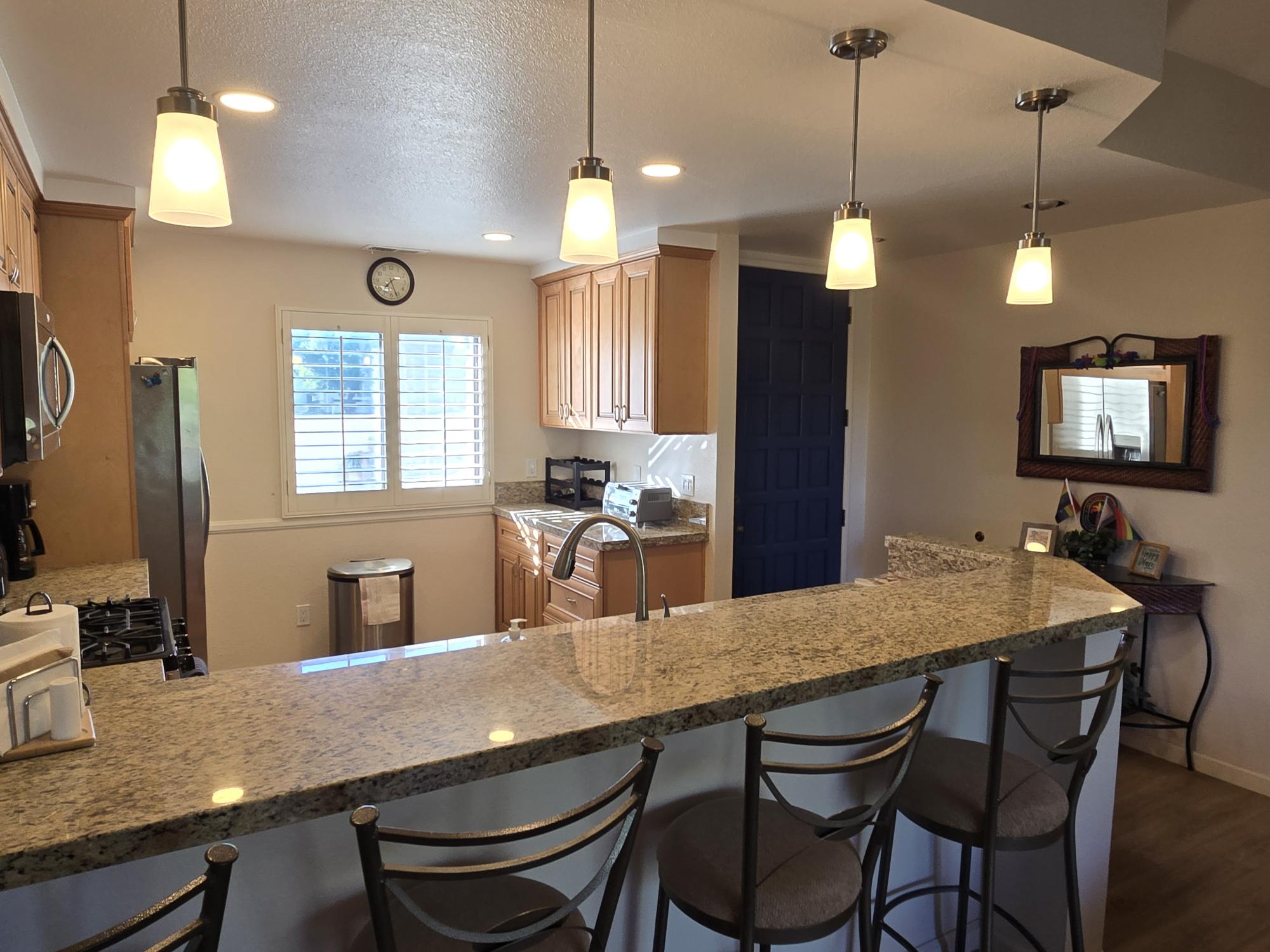 #621  BEAUTIFULLY REMODELED 3 BEDROOM CONDO-END UNIT – AVAILABLE:  JAN-APRIL