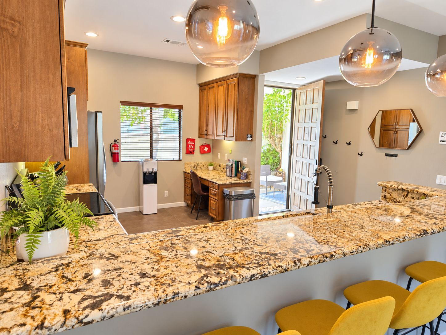 #488 – 2-BEDROOM W/ DINING ROOM or 3rd GUEST ROOM CONDO, REMODELED AND BEAUTIFUL – AVAILABLE:  JAN 2027